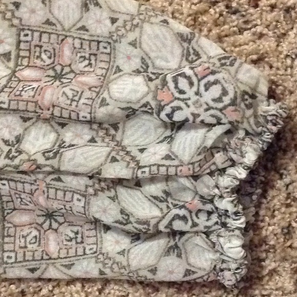 Max Studio Edit Cold Shoulder Top - Picture 7 of 8